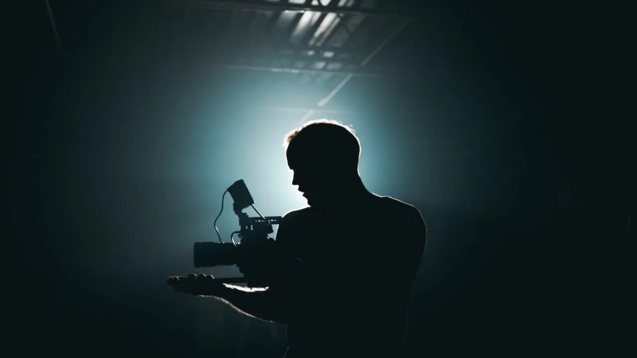 Os Bastidores do Poder e da Mídia