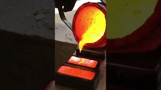 Pouring aluminum bronze #devilforge #ingots