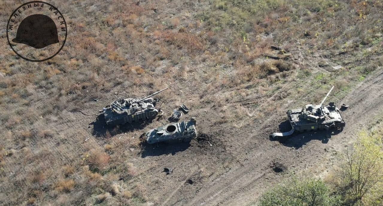 Ataque de un dron ruso FPV contra un par de gantruck con municiones de la OTAN/Ucrania