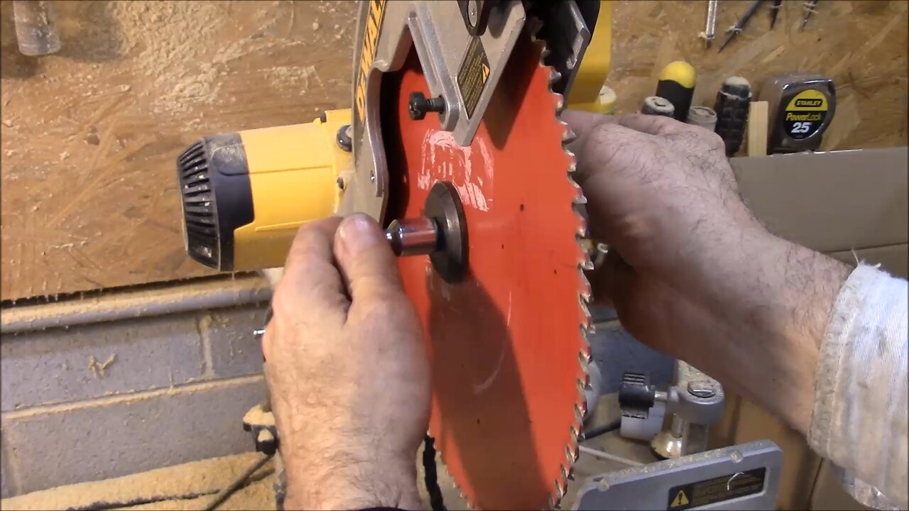 Diagnosis and Repaire of Miter Saw Blade Wobble