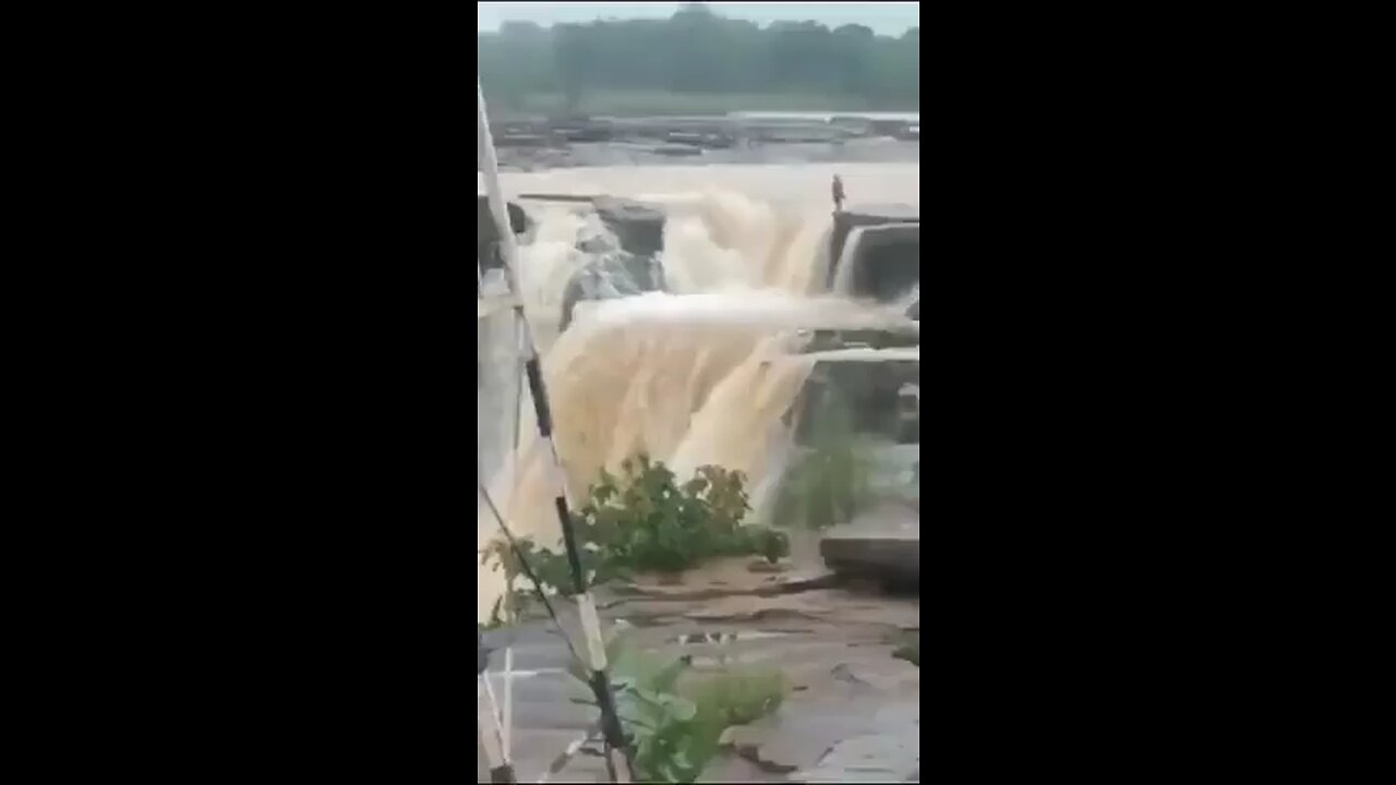 I’m India young woman jumps from waterfall after having mobile taken away but survives 🤯