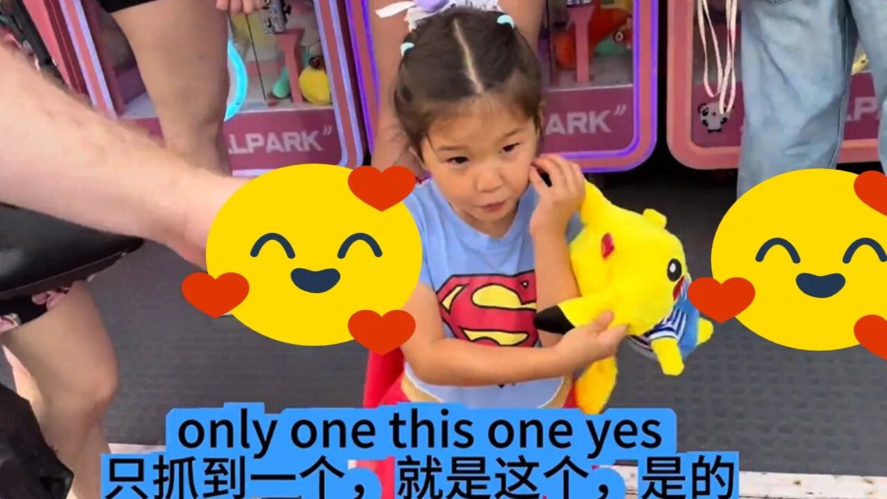 Street Claw Machine Surprise! Dad and Daughter's Epic Challenge – Can They Win More Than One?