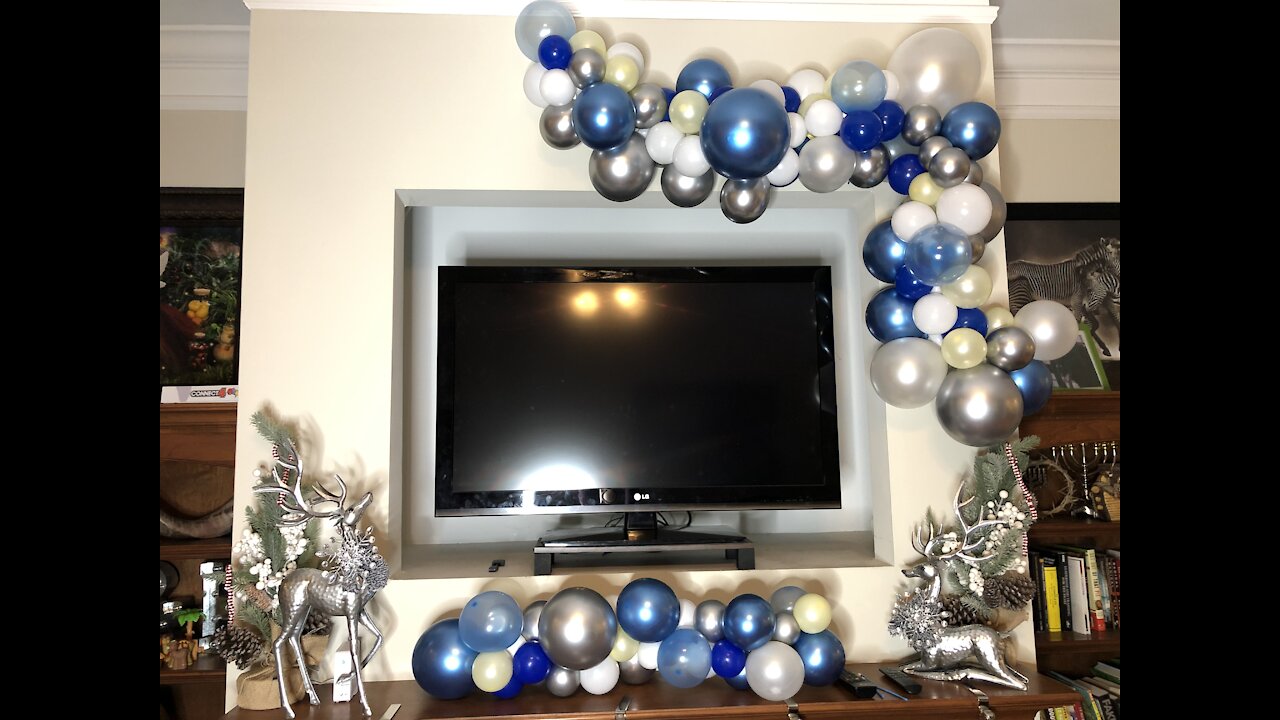 Gorgeous & Cheap Christmas Decor with BALLOONS!