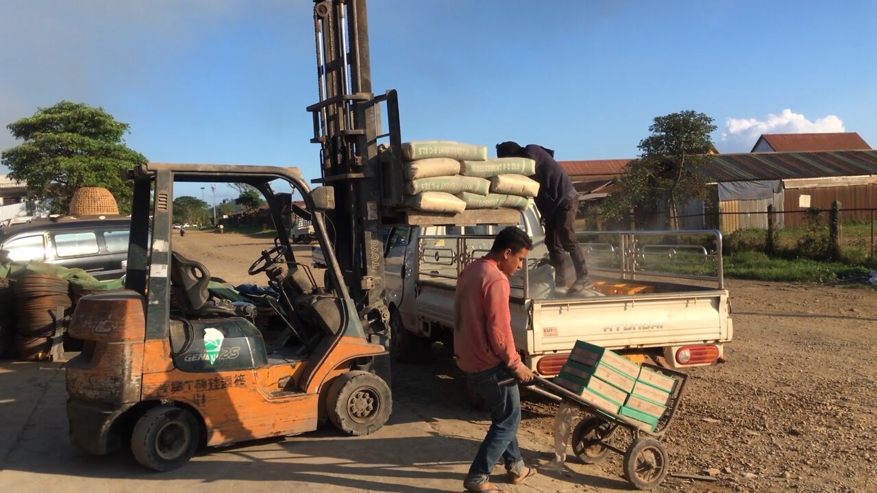 4*4 wheel load on rice||in machine darken of road