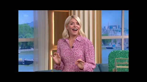 Holly Willoughby - Short Style Dress - STW - 20220606