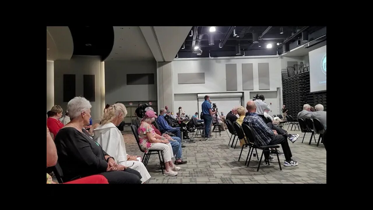 Asa Hutchinson at mountain home to promote the vacation