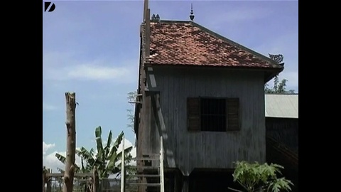 Couple Saw House In Half