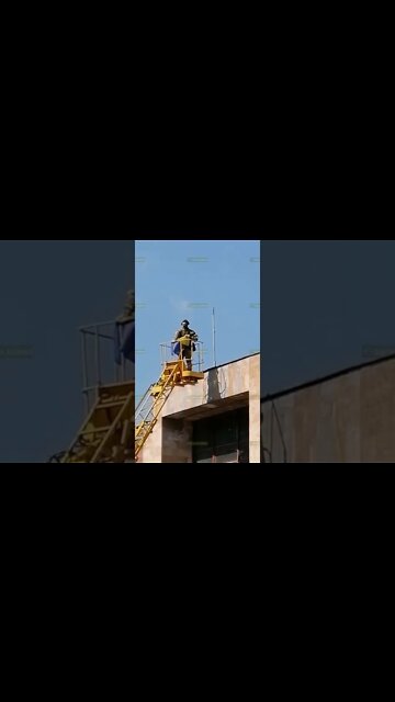 🇷🇺🇺🇦 The Russian Flag Is Raised Over Svetlodarsk Pt.1