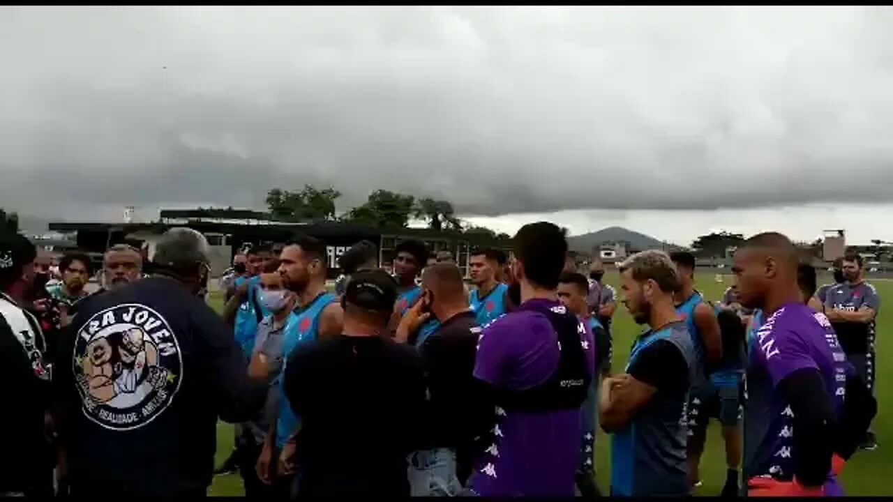 Parte 3 - IRA Jovem invade CT pra cobrar jogadores e técnico do Vasco