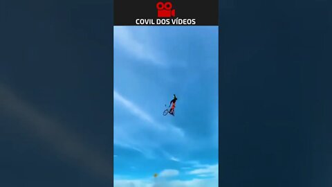 ainda bem que era um boneco 😱😱