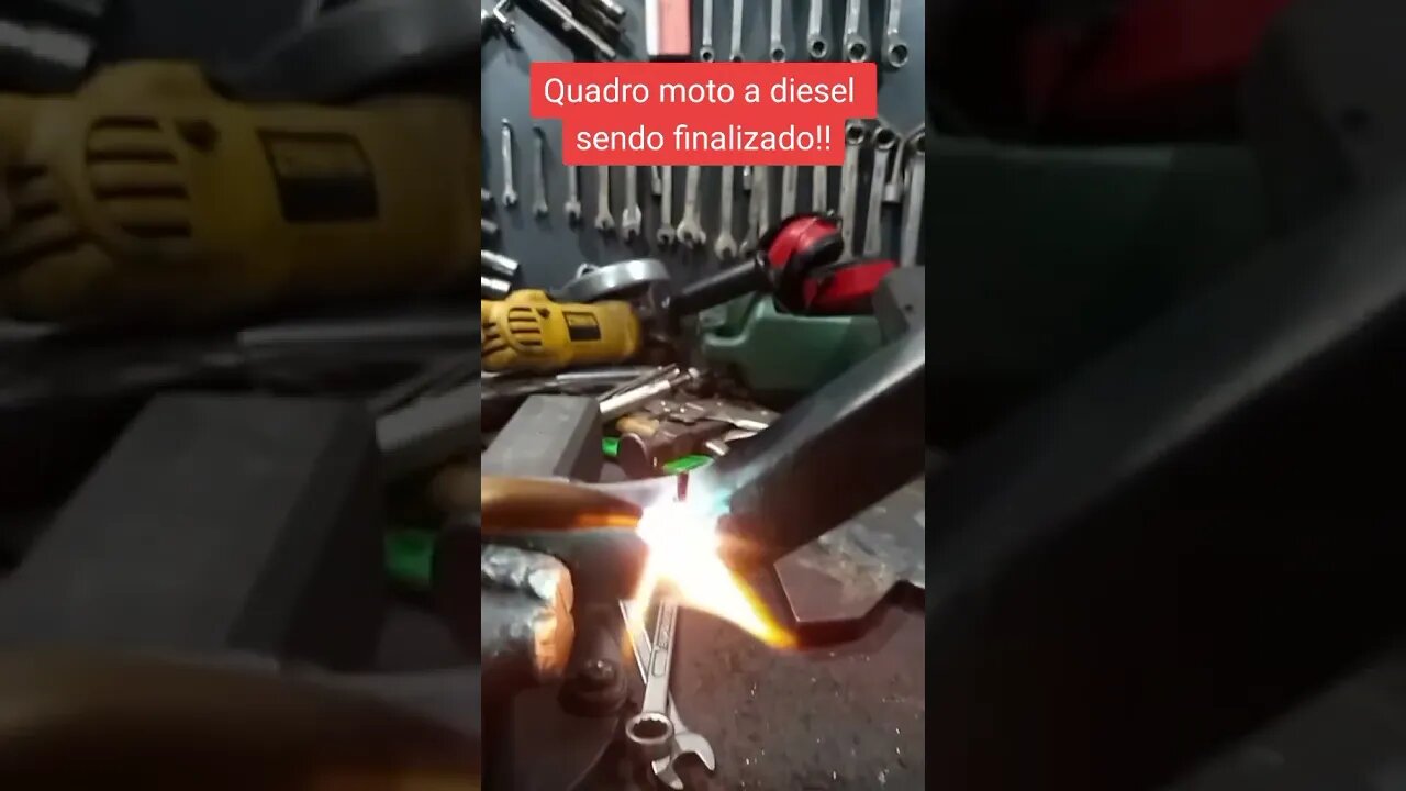 Moto a Diesel - Berço do quadro - Perguntas Feitas na Rede Vizinha (Aquela que as "muié dança")