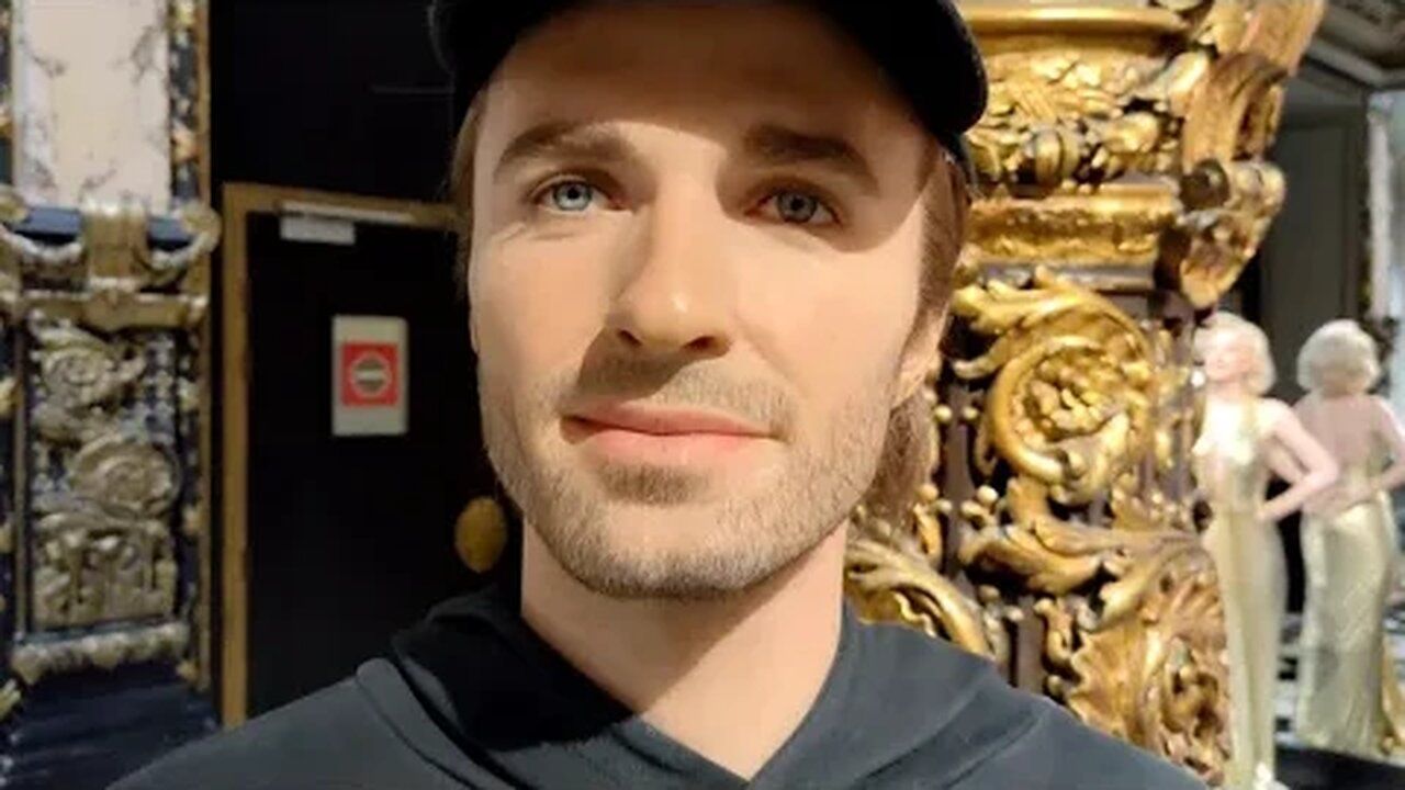 SQUEEZIE 😳❓❓Le seul YouTuber au Musée Grévin