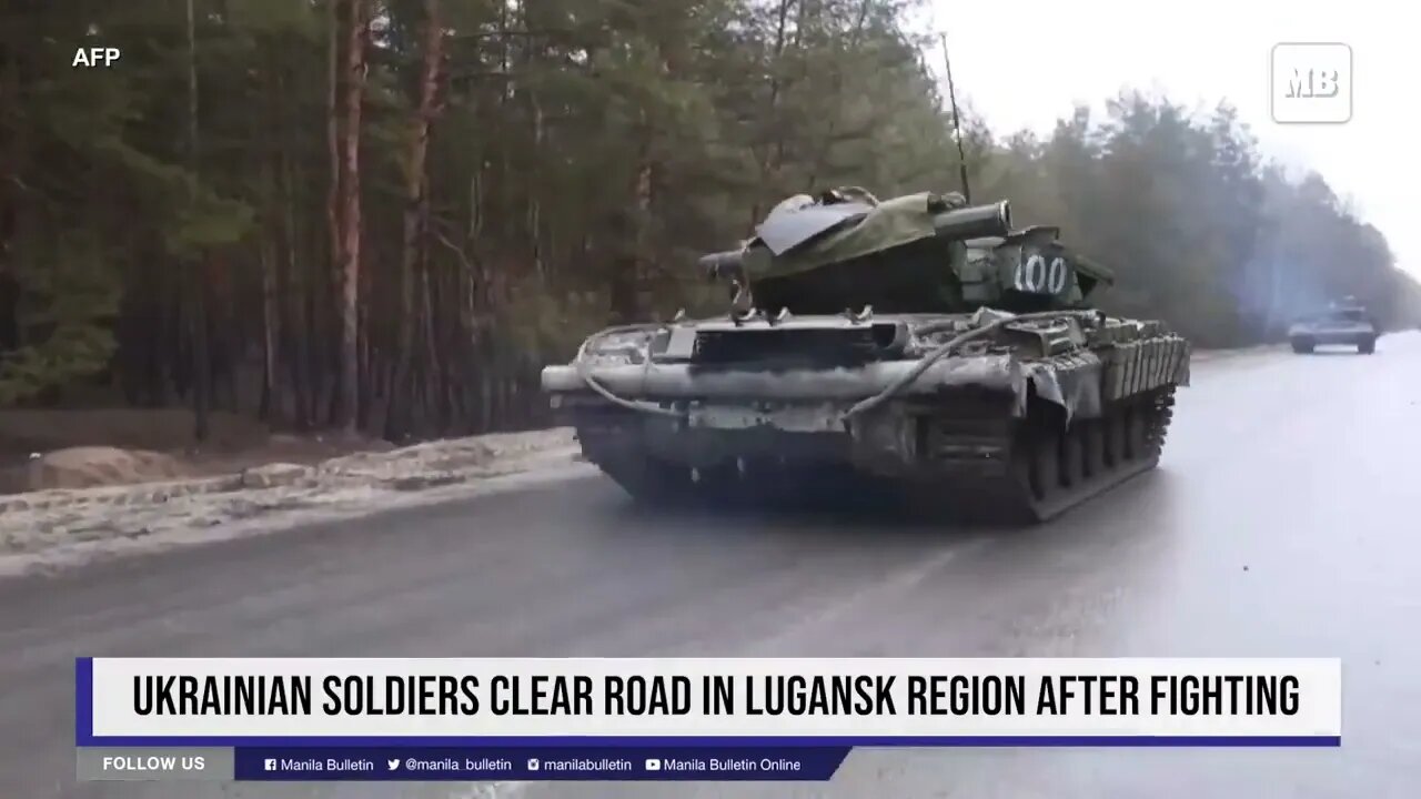 Ukrainian soldiers clear road in Lugansk region after fighting soldados ucrainos no meio da guerra