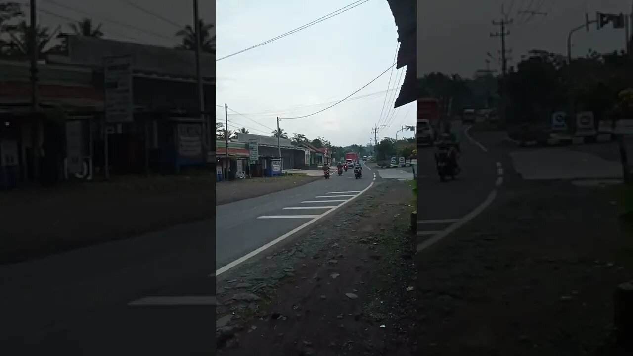 keramaian jalan di sore hari