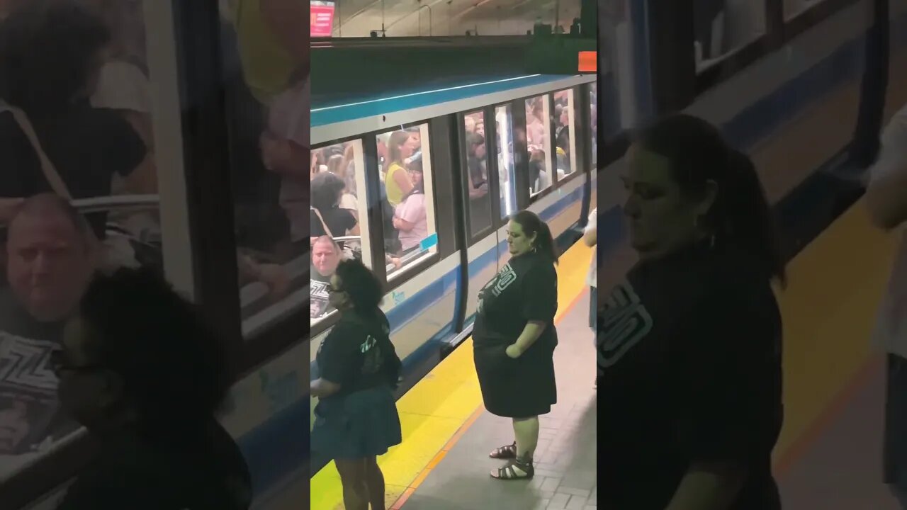 Sardines-like passenger Montréal Metro