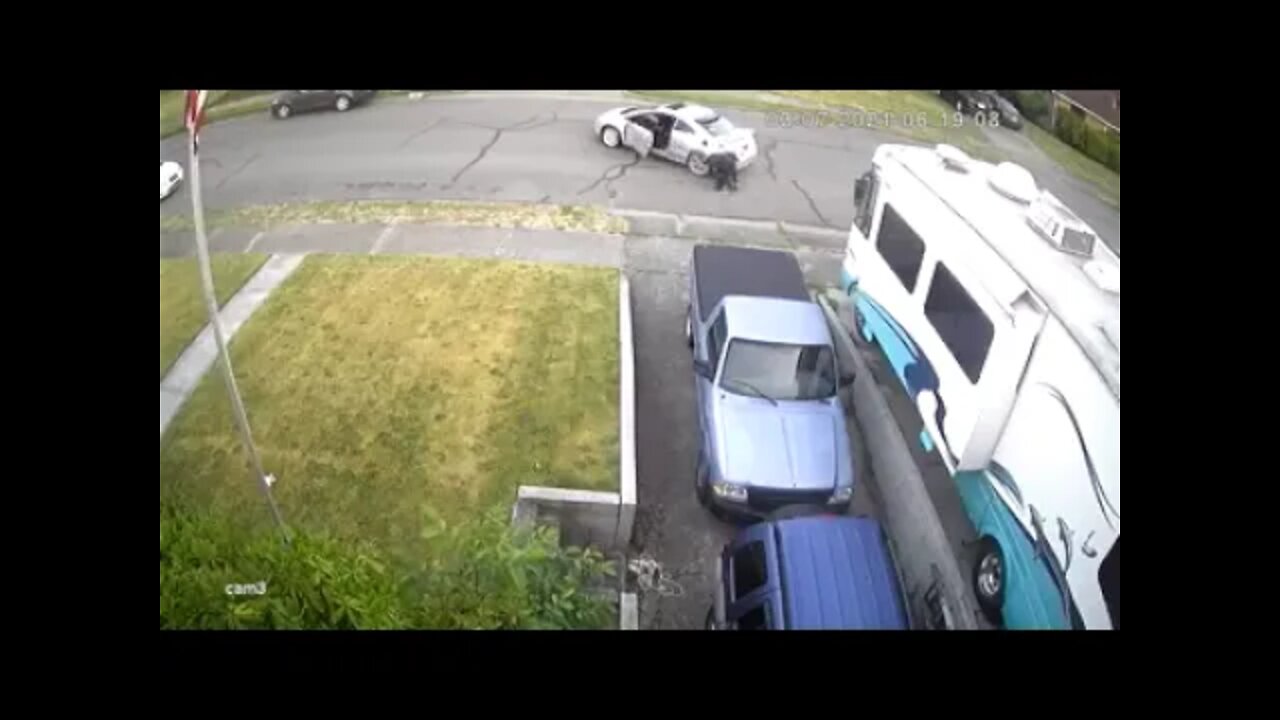 World's Dumbest Criminal Steals a Catalytic Converter