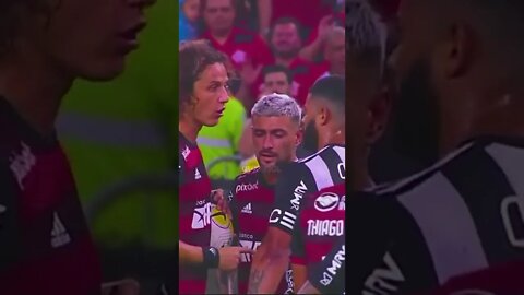 DAVID LUIZ INTIMIDANDO O HULK / AQUI É FLAMENGO/ ISSO AQUI VAI VIRAR UM INFERNO.