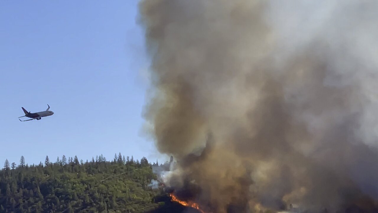 Airplane fighting fire - Mill Fire, California