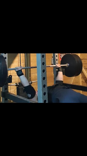 CHRISTMAS BONUS BACK-OFF SET: 97.5 KGs x3 BENCH PRESS
