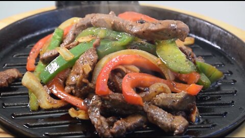 DELICIOUS STEAK WITH PEPPERS AND HOUSE SAUCE