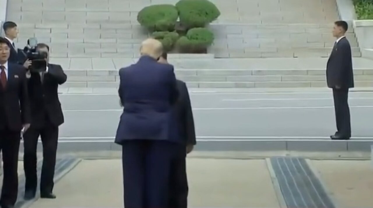 17 Steps into North Korea