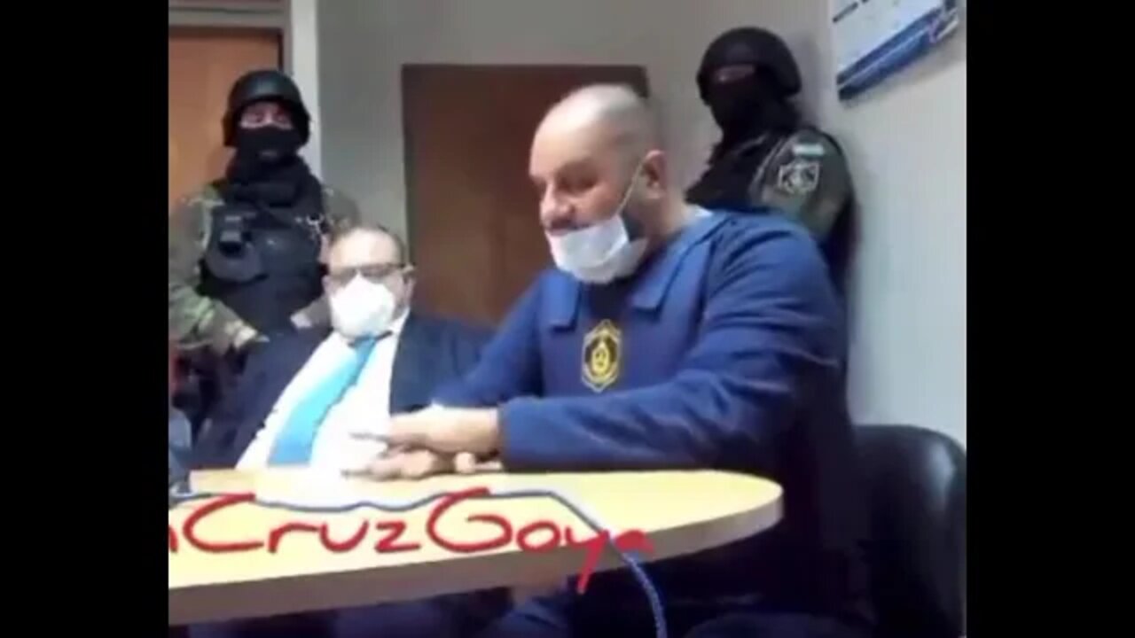 Leo en modo victima.