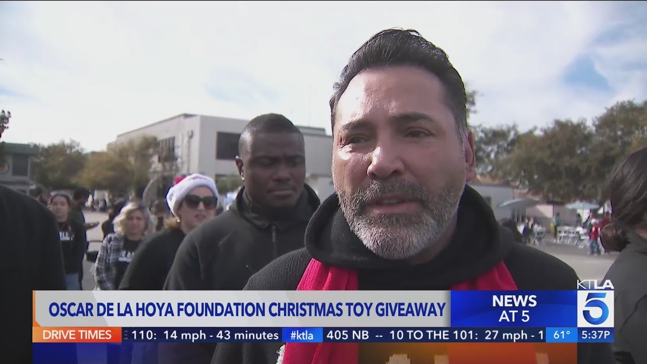 Oscar de la Hoya Foundation provides Christmas toys to children in East Los Angeles