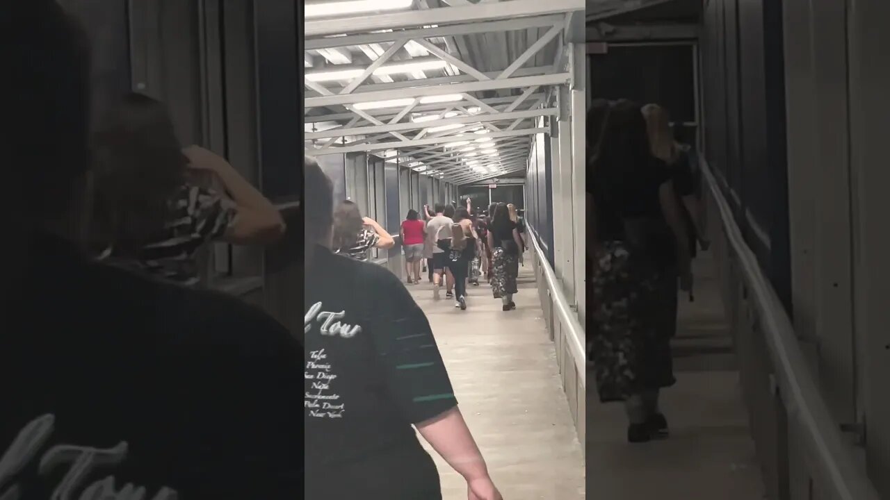 Teens jamming on way To Lucien L’Allier métro