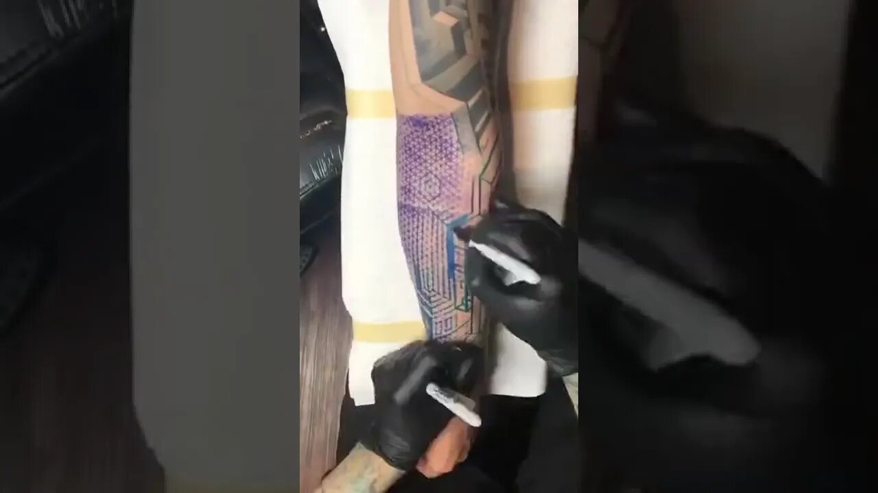 Ingredible Biomech Freehanding Leg Tattoo #shorts #tattoos #inked #youtubeshorts