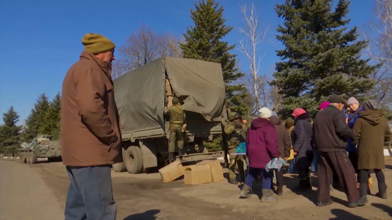 Russian troops deliver 10 tons of necessities to Ukrainian civilians