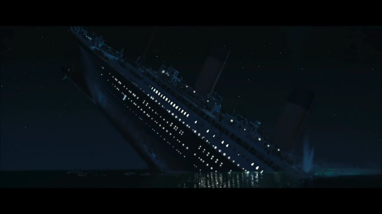 When did Titanic lights go out?