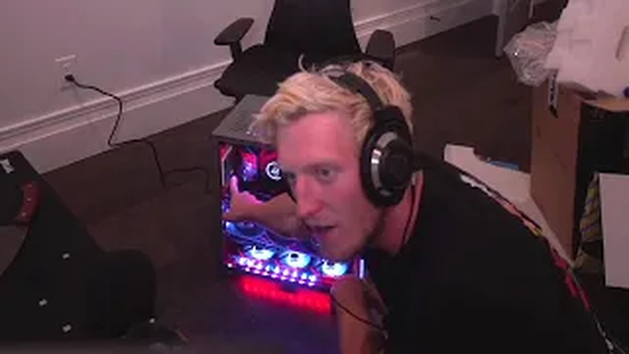 someone left their phone in tfue's pc...