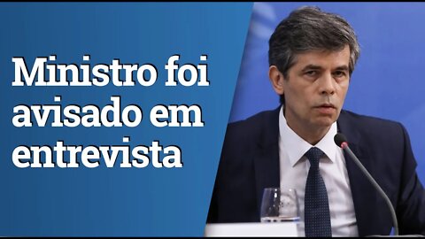 Momento em que o ministro Teich descobre que Bolsonaro decidiu tornar academia e salões essenciais