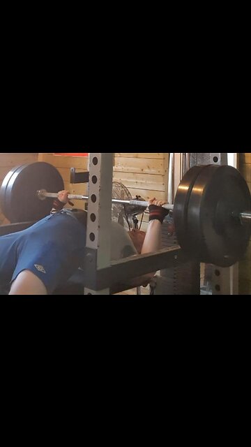 105 Kgs x 6 Bench Press. New Rep PR!