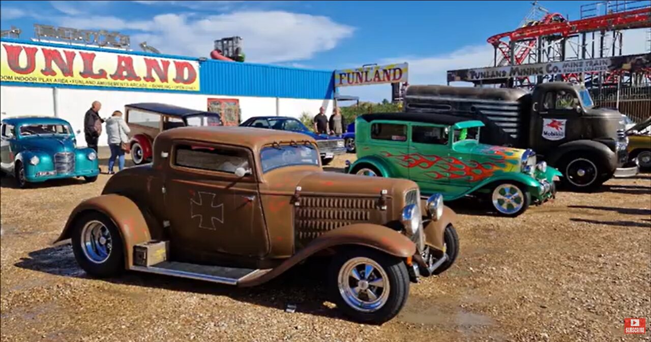Hot Rods, Street Rods & Custom Cars at Victory Wheelers Hayling Island Sunset, UK, Oct 2022