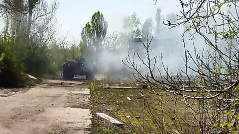 Russian Armored Personnel Carriers Hammering Ukrainian Positions Near Gorlovka Pt.2