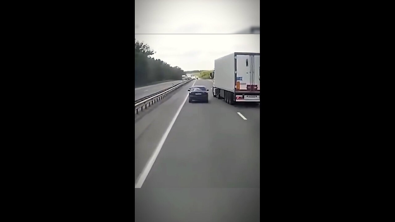 Never mess with russian truck