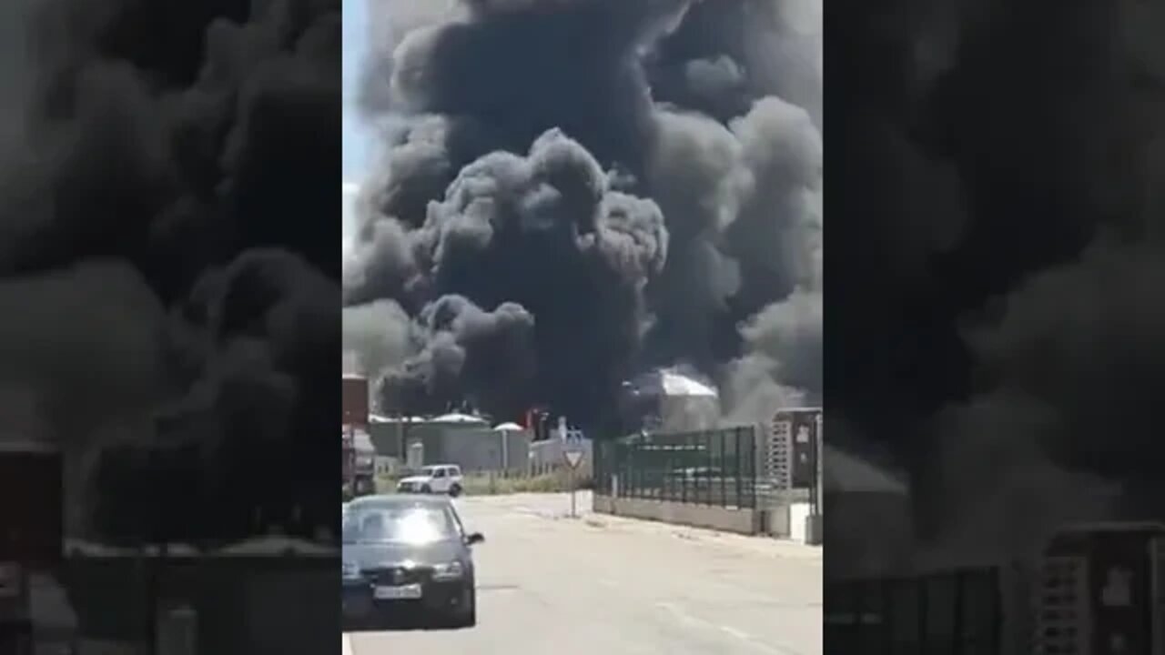 Firefighters try to gain control over a biodiesel plant in #Calahorra, #LaRioja that exploded!