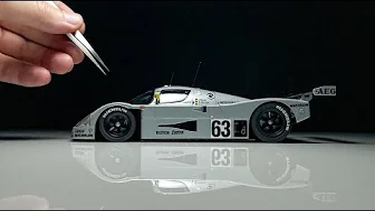 Building a 1/24 scale model of the Sauber-Mercedes C9