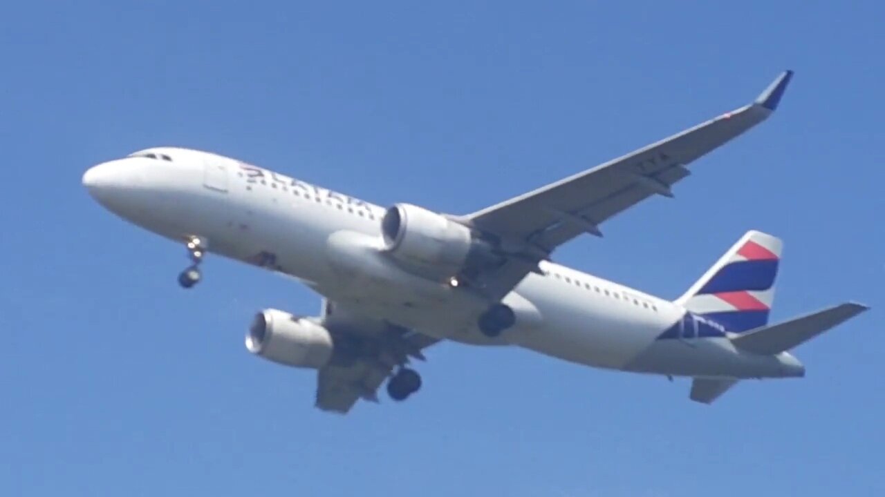 Airbus A320 PR-TYA na aproximação final antes de pousar em Manaus vindo de Guarulhos