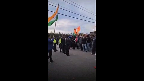 pro Indian and pro kalistan protesters clash in canada.