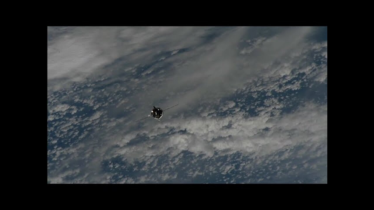 Expedition 69 Progress 85 Cargo Ship Docks