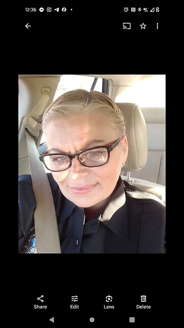 Jobama go feed joy he needs his icecream