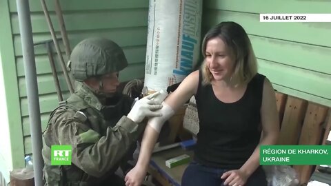 Opération en Ukraine des médecins militaires russes offrent leur aide à des civils