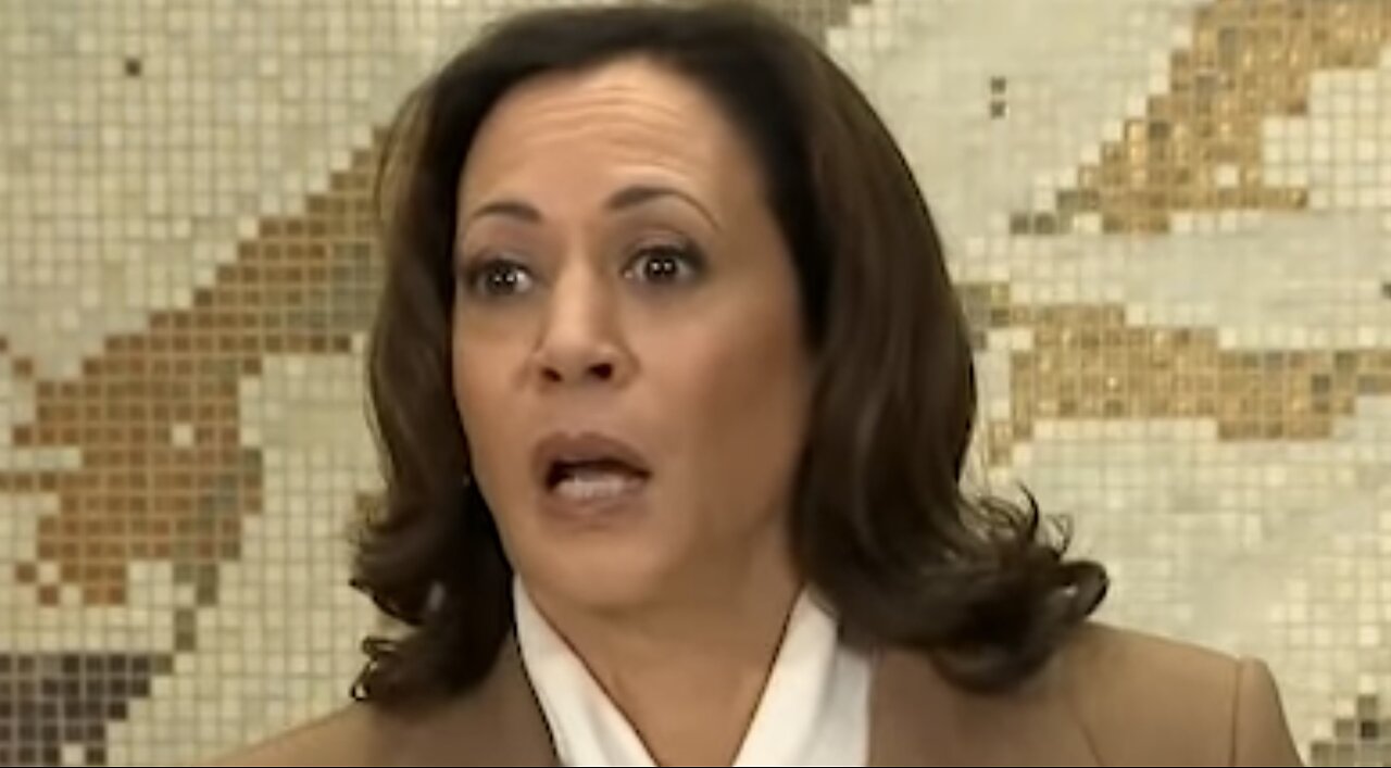 KAMALA HARRIS CANCELLED CHRISTMAS PLANS TO GO TO WHITEHOUSE SOMETHING IS UP