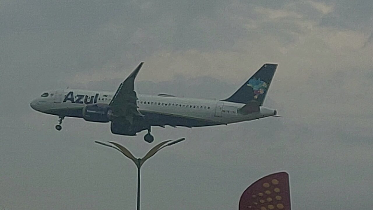 Airbus A320NEO PR-YRI vindo de Campinas para Manaus