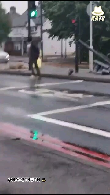 OH... And another one ULEZ BLADE RUNNERS Active broad day light