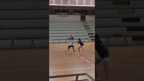 Mujer Dijo Que Puede GANARLE en Basketball... Esto Paso.