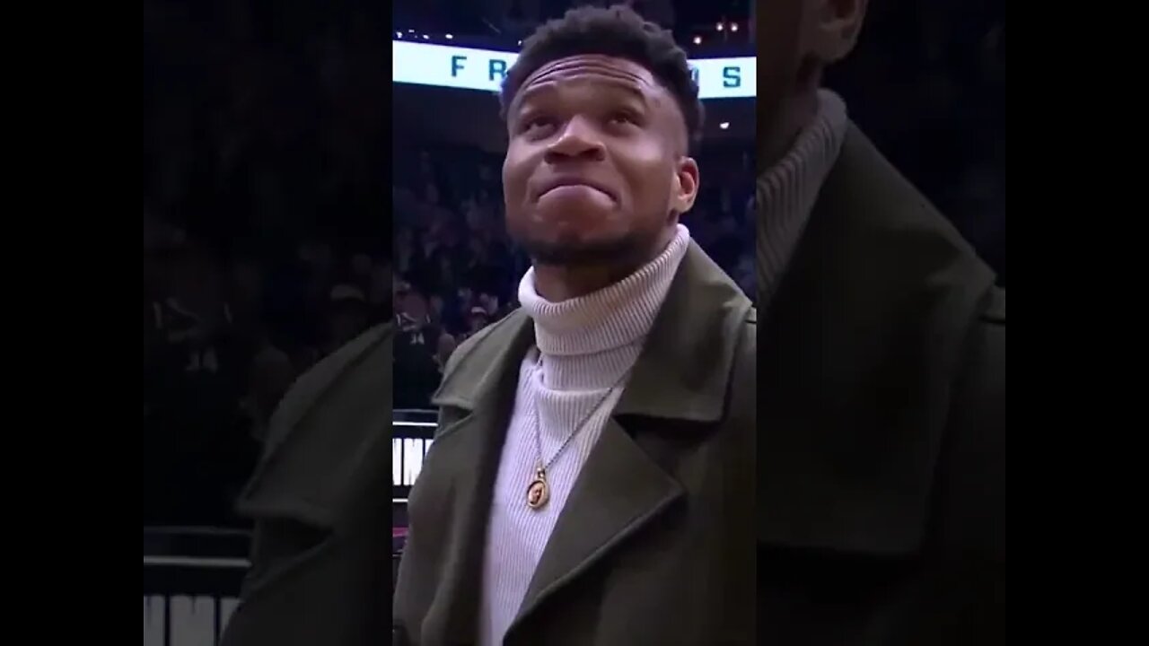 Giannis Gets A Standing Ovation For Passing Kareem On The All Time Scoring List!