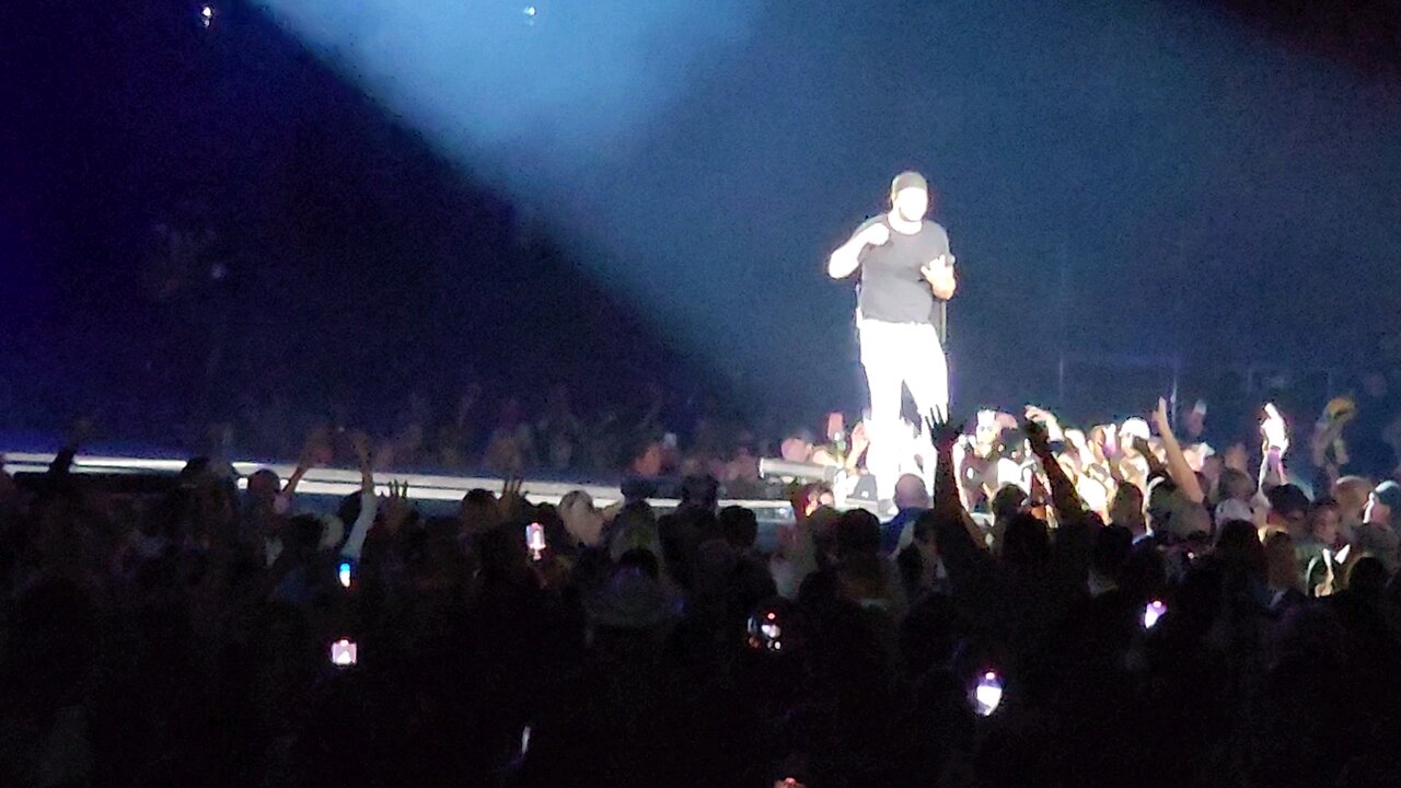 Luke Bryan - Country Girl(Shake it for Me) 10-13-2023 Green Bay